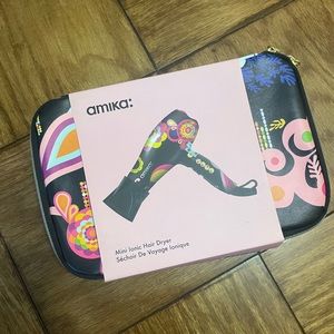 New amika: mini iconic hair dryer Séchoir De Voyage Ionique